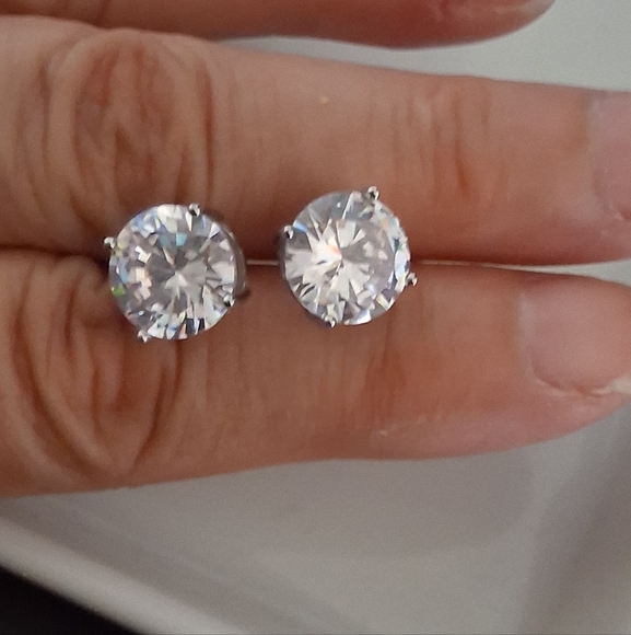BELLA LUCE ROUND STUD EARRINGS - Picture 3 of 5